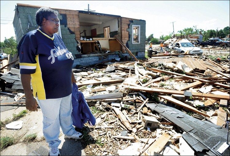 A powerful tornado hit Ohio and Michigan - 12