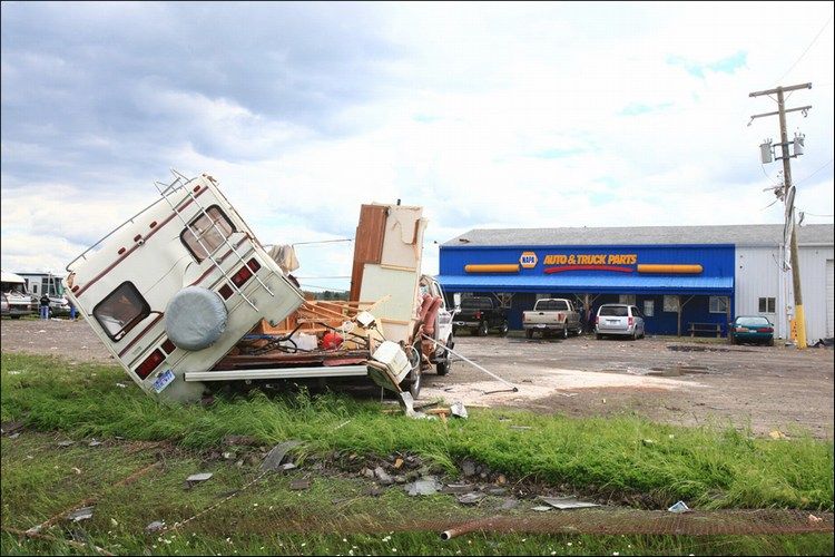 A powerful tornado hit Ohio and Michigan - 14