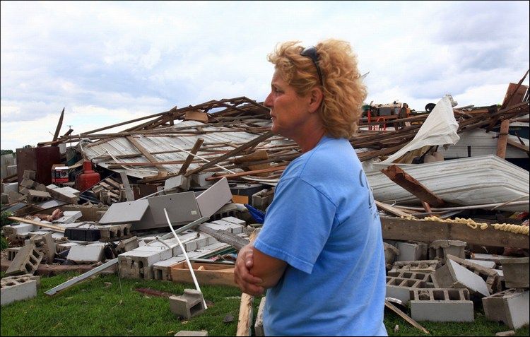 A powerful tornado hit Ohio and Michigan - 16