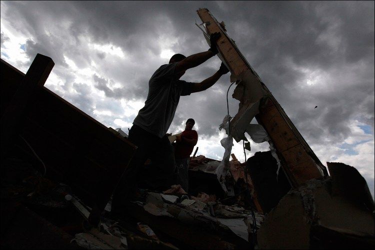 A powerful tornado hit Ohio and Michigan - 17