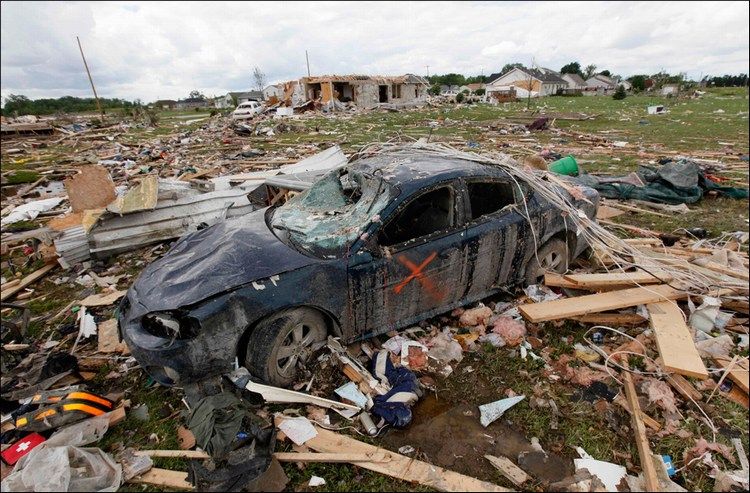 A powerful tornado hit Ohio and Michigan - 19