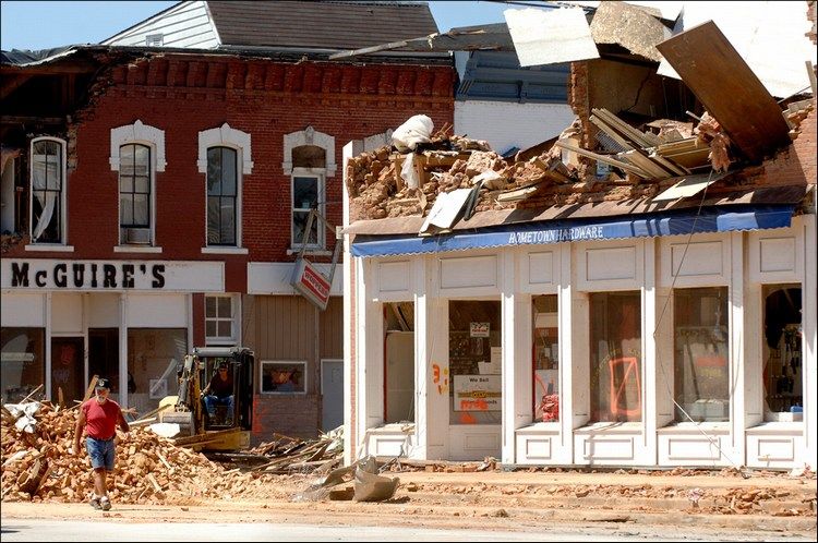 A powerful tornado hit Ohio and Michigan - 20