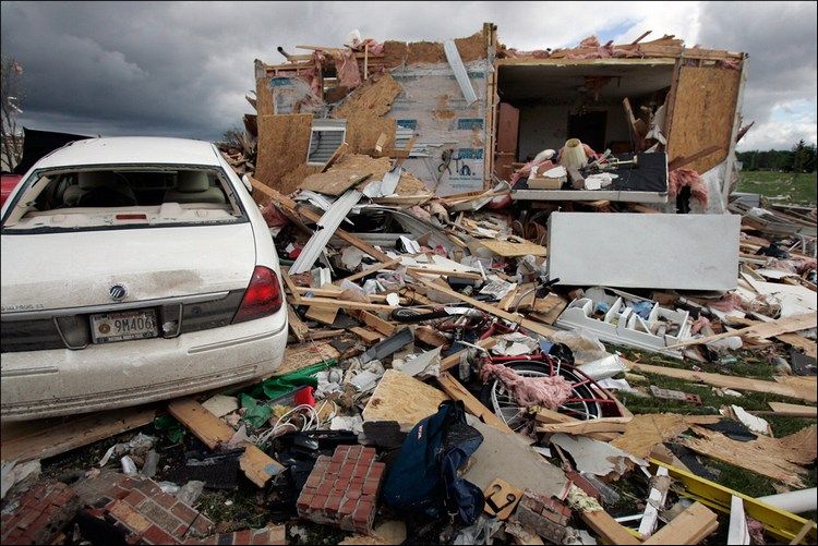 A powerful tornado hit Ohio and Michigan - 22