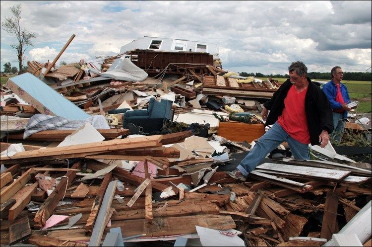 A powerful tornado hit Ohio and Michigan - 24