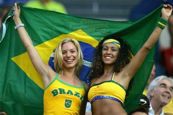 The hottest football fans in Brazil (29 pics)