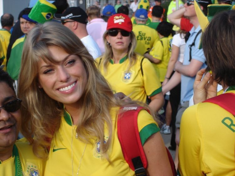 The hottest football fans in Brazil - 01