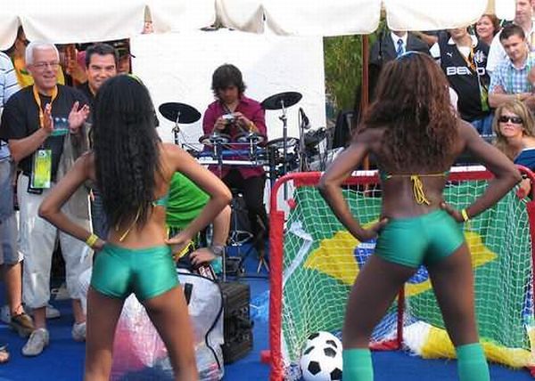 The hottest football fans in Brazil - 28