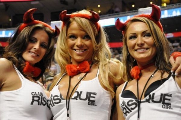 The hottest girls from the Wing Bowl - 10