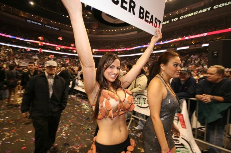 The hottest girls from the Wing Bowl - 43