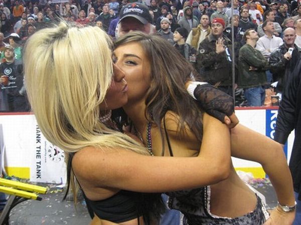 The hottest girls from the Wing Bowl - 45