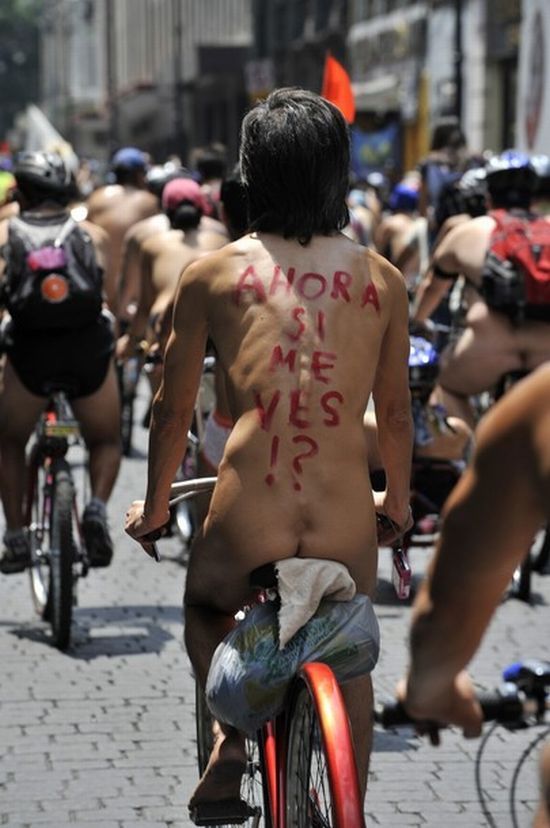 World Naturist Day: Everybody hopes on a bicycle 2010 - 05
