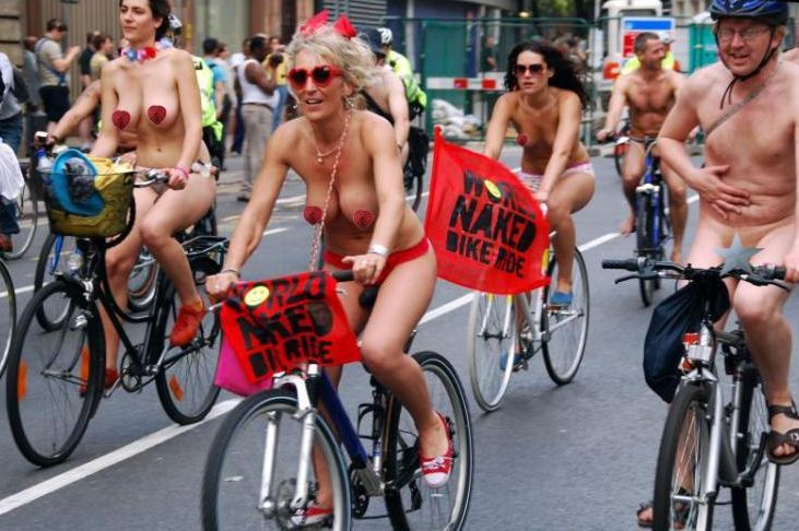 World Naturist Day: Everybody hopes on a bicycle 2010 - 12