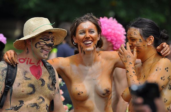 World Naturist Day: Everybody hopes on a bicycle 2010 - 25