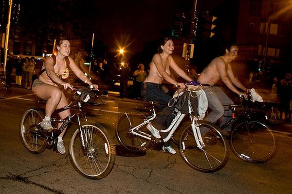 World Naturist Day: Everybody hopes on a bicycle 2010 - 44
