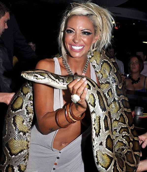 Beautiful combination: Celebrities and snakes - 03