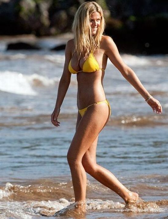 Brooklyn Decker, the sexiest woman in 2010 according to Esquire magazine - 11