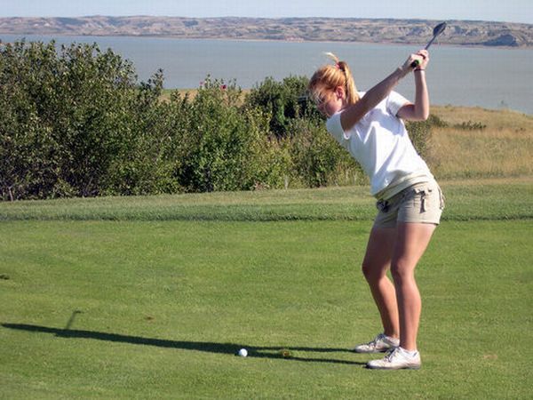 Balls, clubs and hot girls – who’d refuse to look at such a golf game? - 03