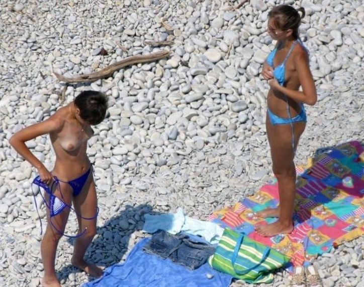 Without a trace of embarrassment, these girls change their panties right on the beach - 13