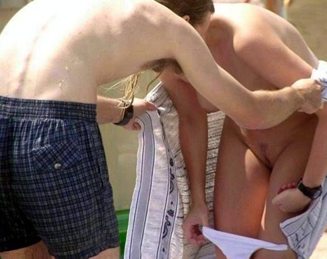 Without a trace of embarrassment, these girls change their panties right on the beach - 23