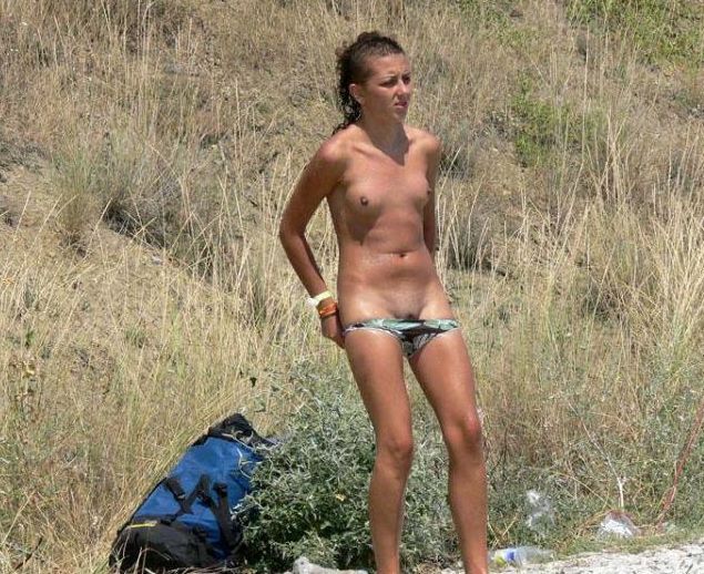 Without a trace of embarrassment, these girls change their panties right on the beach - 38
