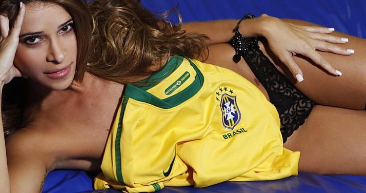 Dany Bananinha - another passionate soccer fan (24 pics) Dany Bananinha - another passionate soccer fan (24 pics)