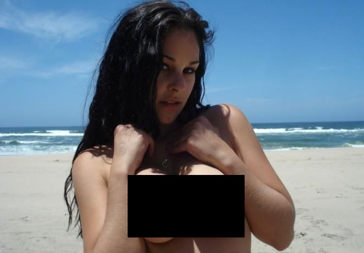 A lover of piercing on the beach (38 pics) A lover of piercing on the beach (38 pics)
