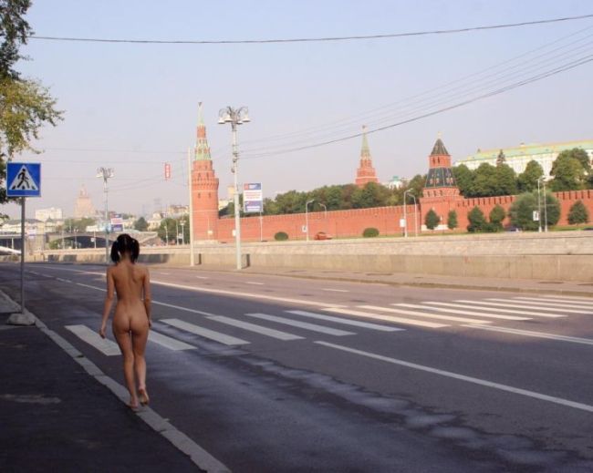 Erotic photo session on the background of the Kremlin - 00