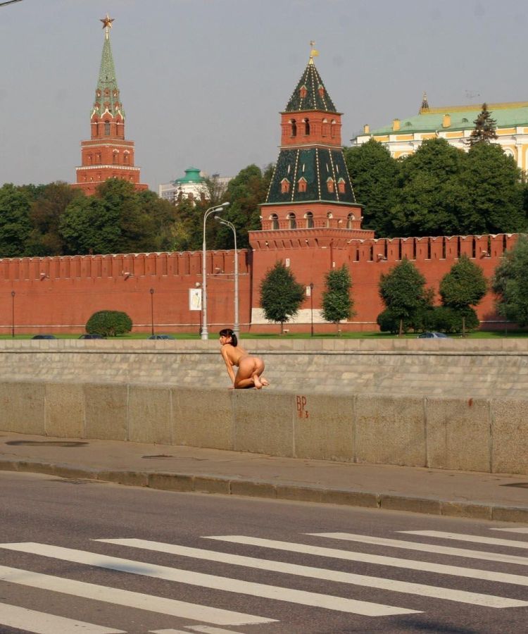 Erotic photo session on the background of the Kremlin - 05