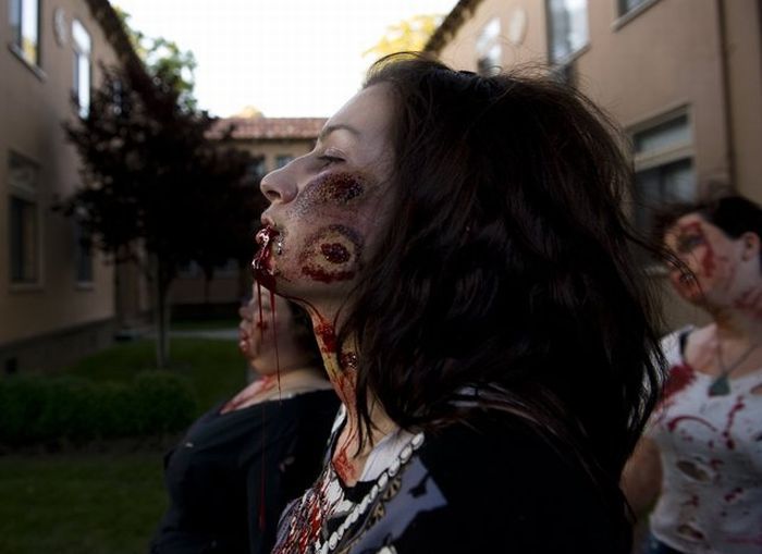 Zombies invasion in Sacramento - 10