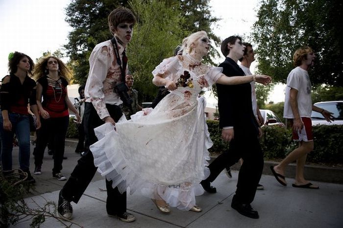 Zombies invasion in Sacramento - 15