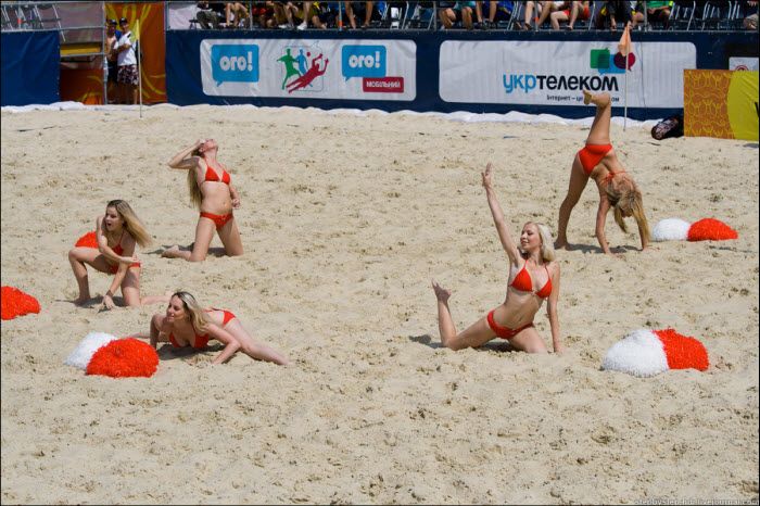 Cheerleaders at the festival of the beach soccer - 14