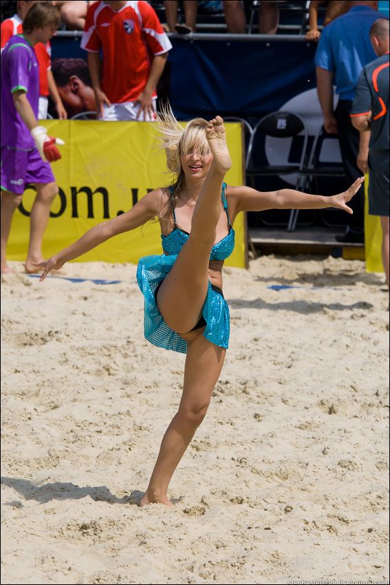 Cheerleaders at the festival of the beach soccer - 31