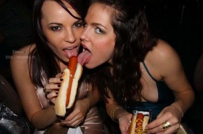 Girls who love hot-dogs - 00