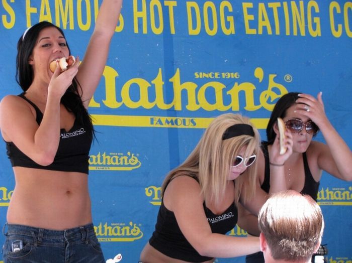 Girls who love hot-dogs - 13