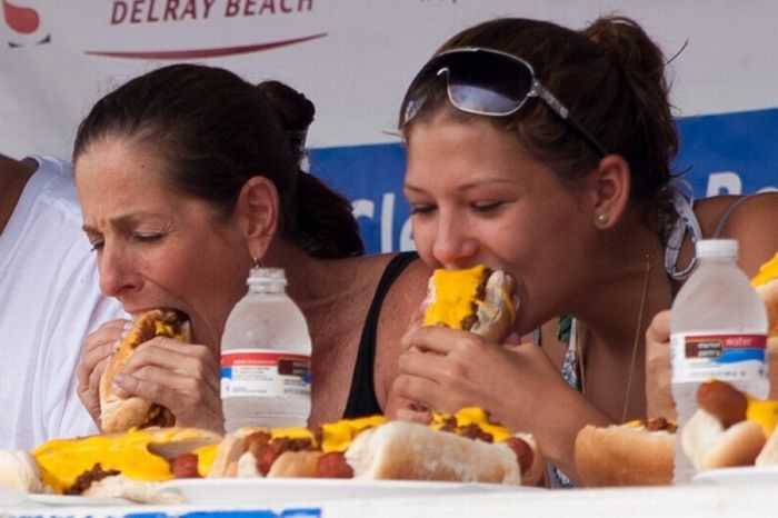 Girls who love hot-dogs - 39