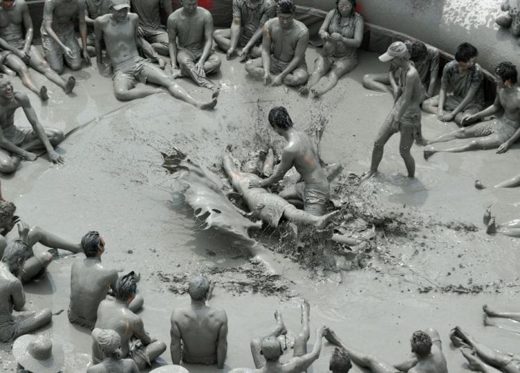 The annual festival of mud in the South Korean city of Boryeong - 06