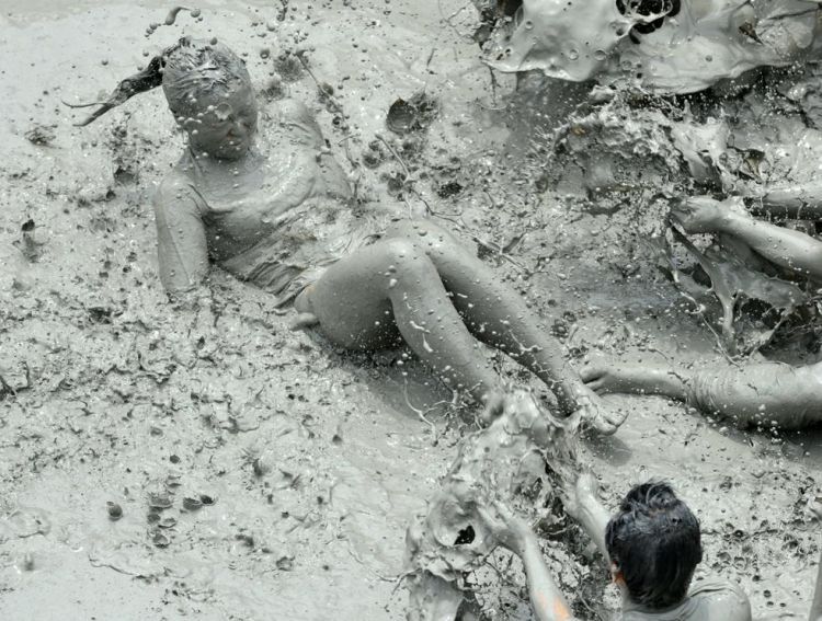 The annual festival of mud in the South Korean city of Boryeong - 09