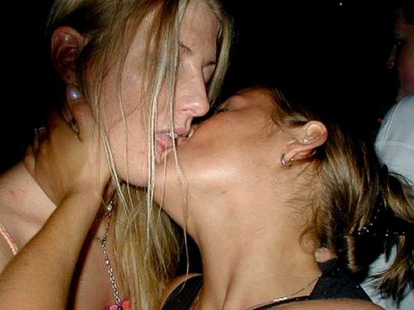 Girls kissing - 10
