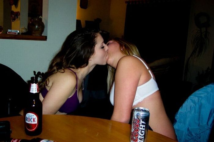 Girls kissing - 79