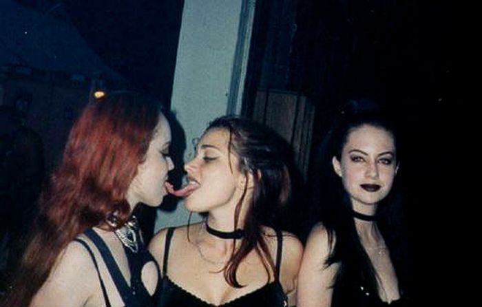 Girls kissing - 84