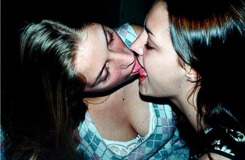Girls kissing - 86