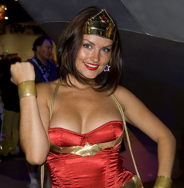 Best cleavages from Comic-Con convention - 10