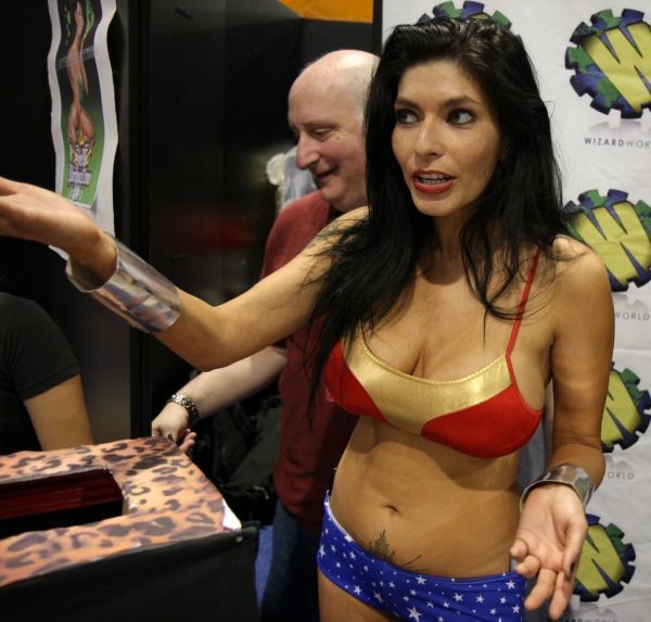 Best cleavages from Comic-Con convention - 48