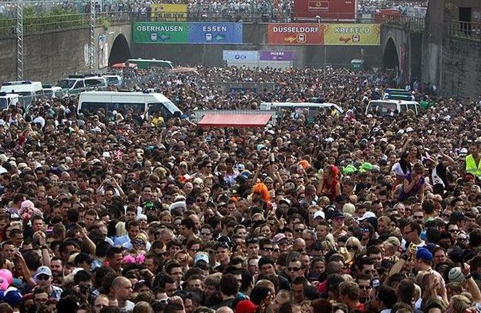 Stampede at Love Parade in Duisburg - 14