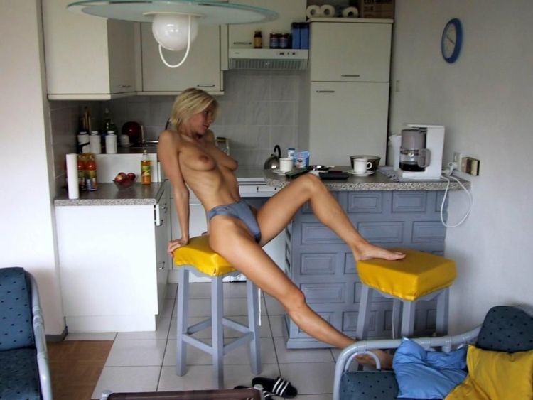 Amateur pictures of a hot blonde - 03
