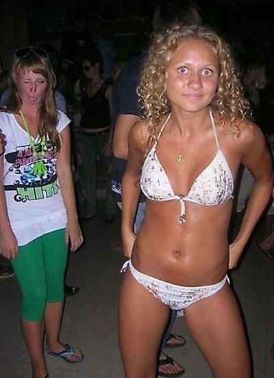 Photobombs of girls in bikinis - 08