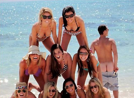 Photobombs of girls in bikinis - 15