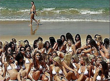 Photobombs of girls in bikinis - 21