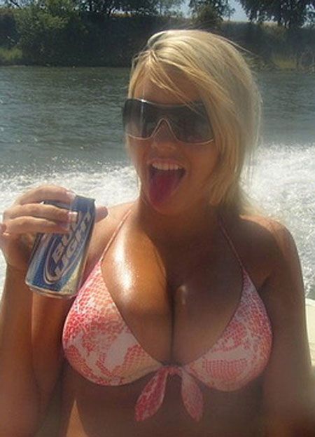 The most beautiful cleavage shots - 64