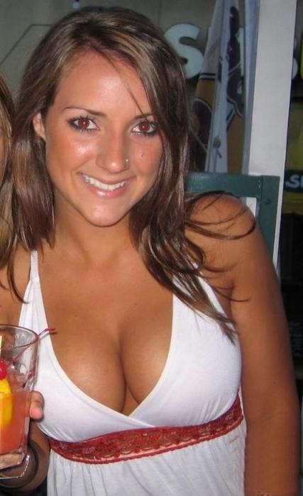 The most beautiful cleavage shots - 71